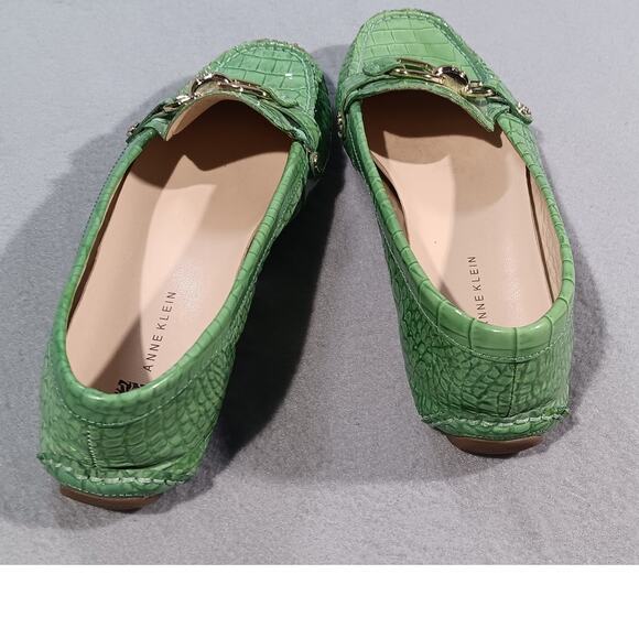 Anne Klein Akyetta Green Croc Embossed Leather Loafers 8M Gold Chain Slip On - Picture 4 of 5